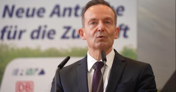Verkehrsminister warnt vor Überlastung deutscher Straßen GMX
