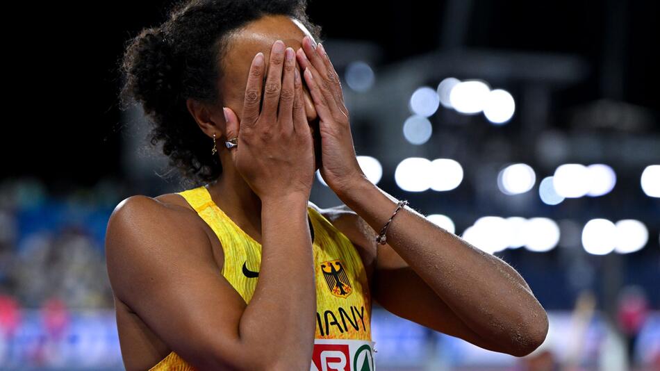 Malaika Mihambo lässt Emotionen raus - "Riesige Arschbombe gemacht"