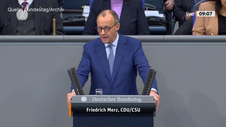 CDU-Politiker Friedrich Merz spricht vor dem Deutschen Bundestag