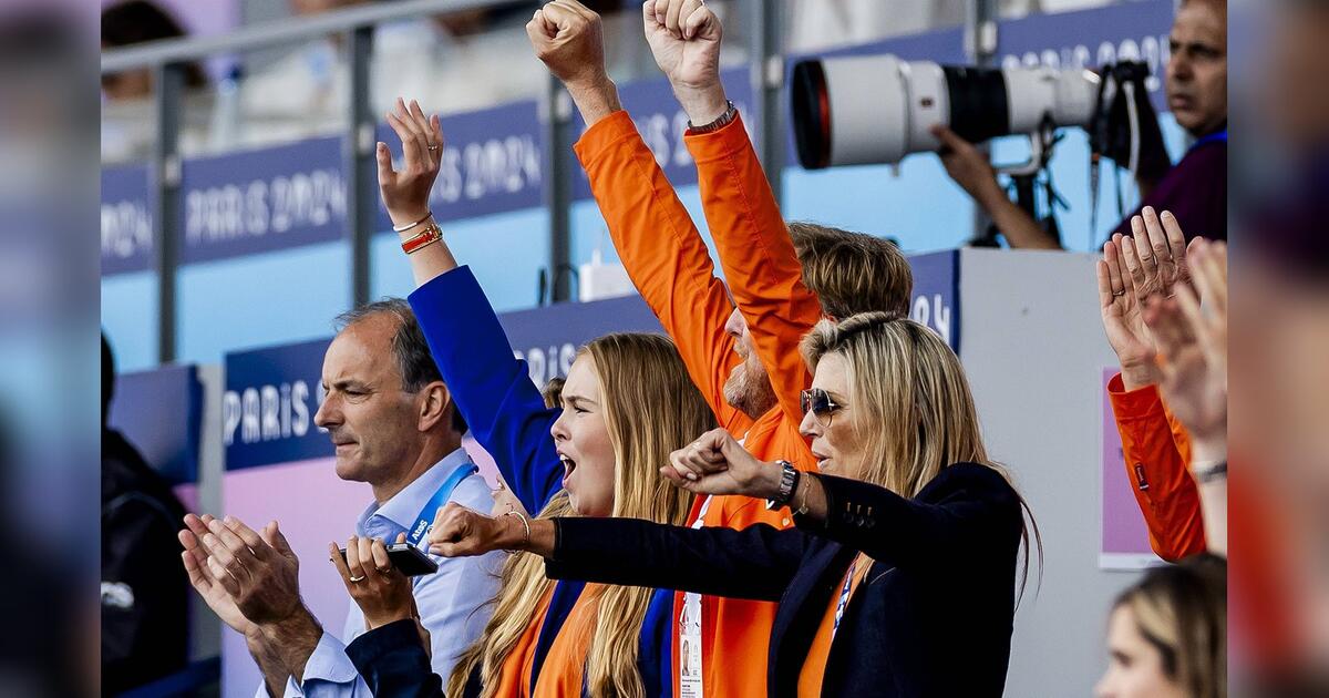 Olympische Spelen in Parijs: het Nederlandse koningshuis juicht het hockeyteam toe