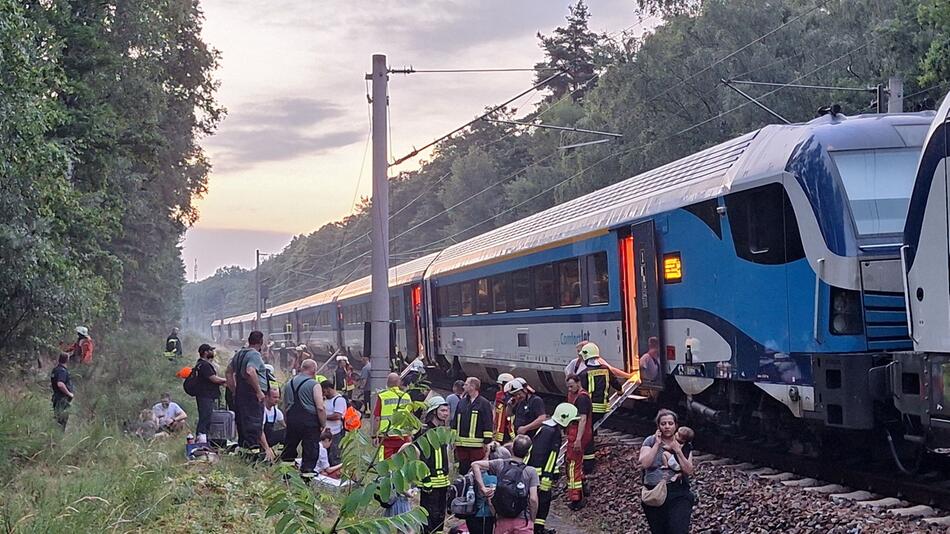 Zug bleibt liegen – 600 Passagiere stecken bei 40 Grad ohne Klimaanlage fest