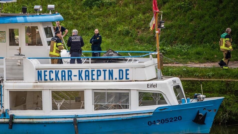 Brand auf Schiff