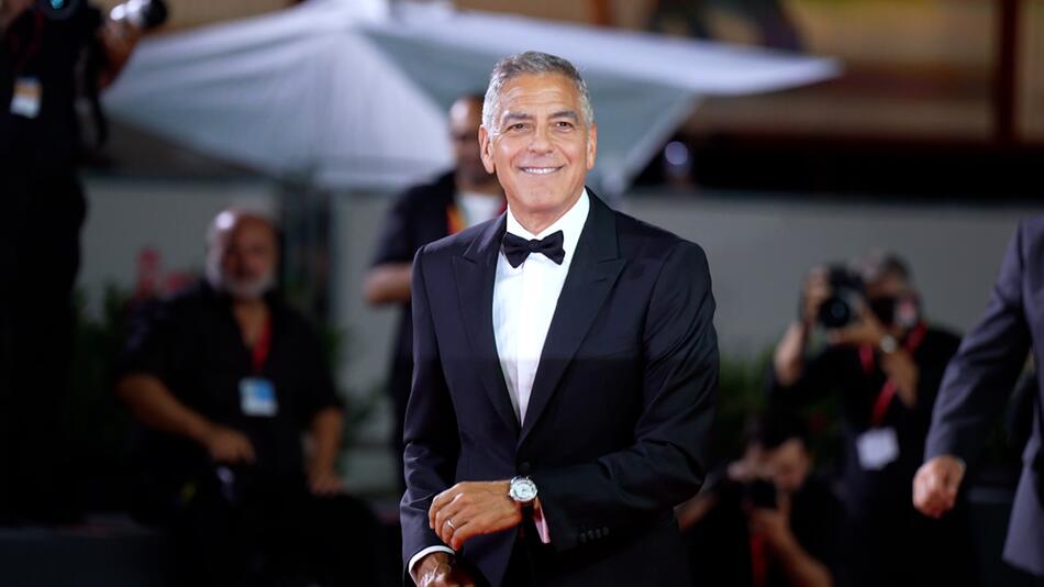 Ich fühle mich geehrt: George Clooney feiert Broadway-Premiere