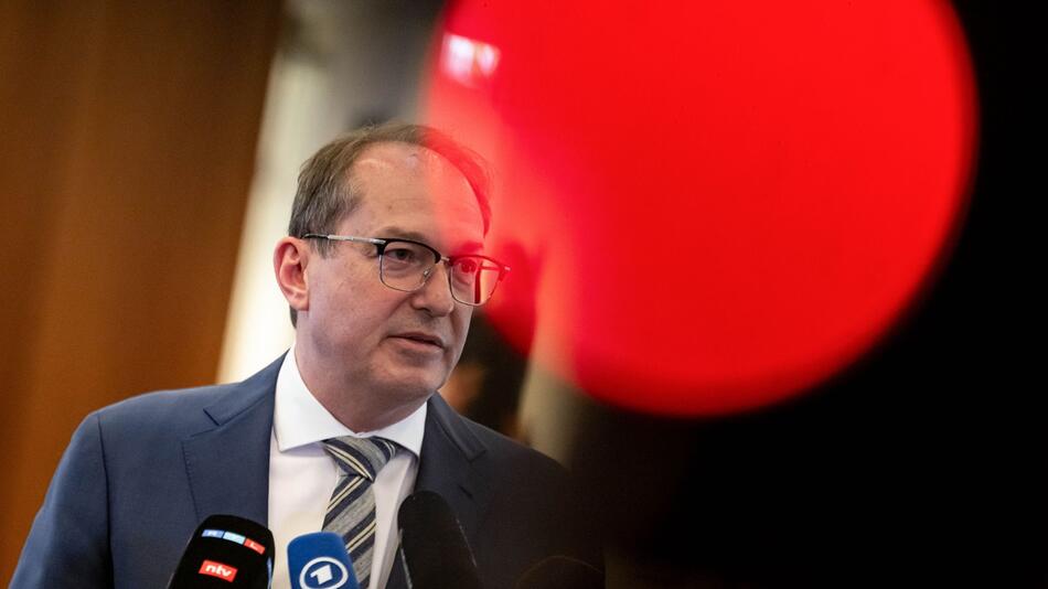 Bundesinnenminister Alexander Dobrindt (Archivbild)