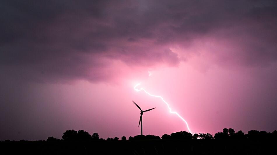 Unwetter verwüsten Deutschlands Felder