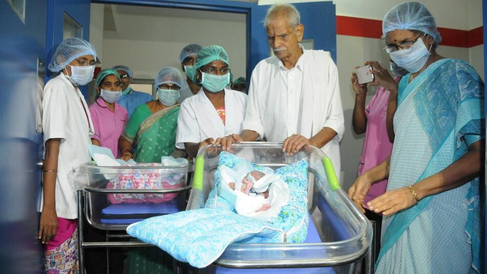 73-jährige Frau in Indien gebärt Zwillinge