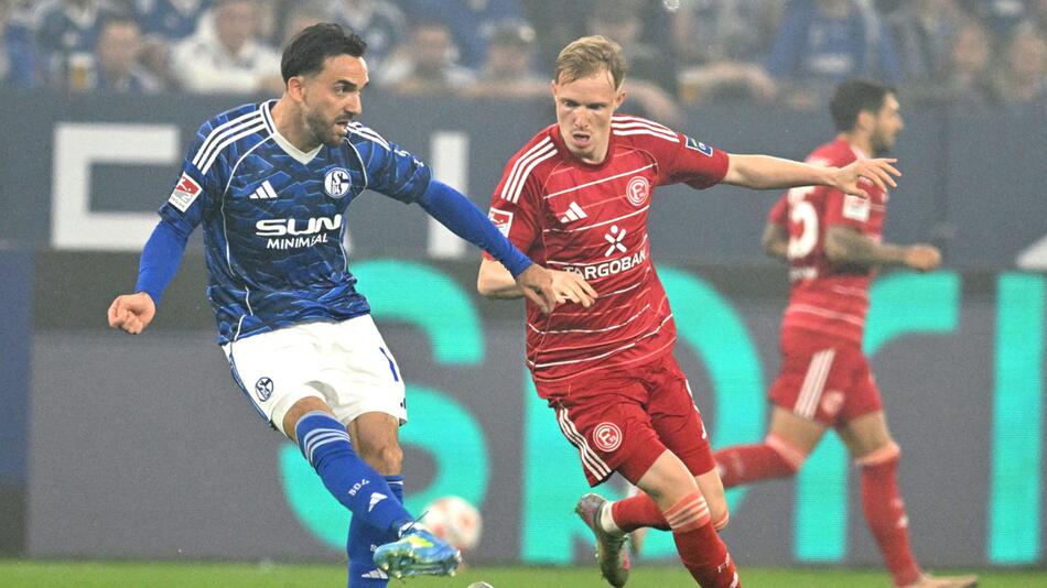 Kenan Karaman trifft für den FC Schalke - Düsseldorf geht torlos in die Pause