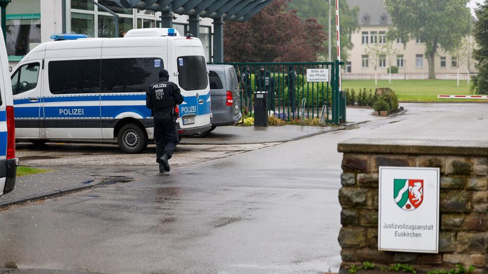 Gefängnismitarbeiter sollen Bestechungs-"Abos" verkauft haben