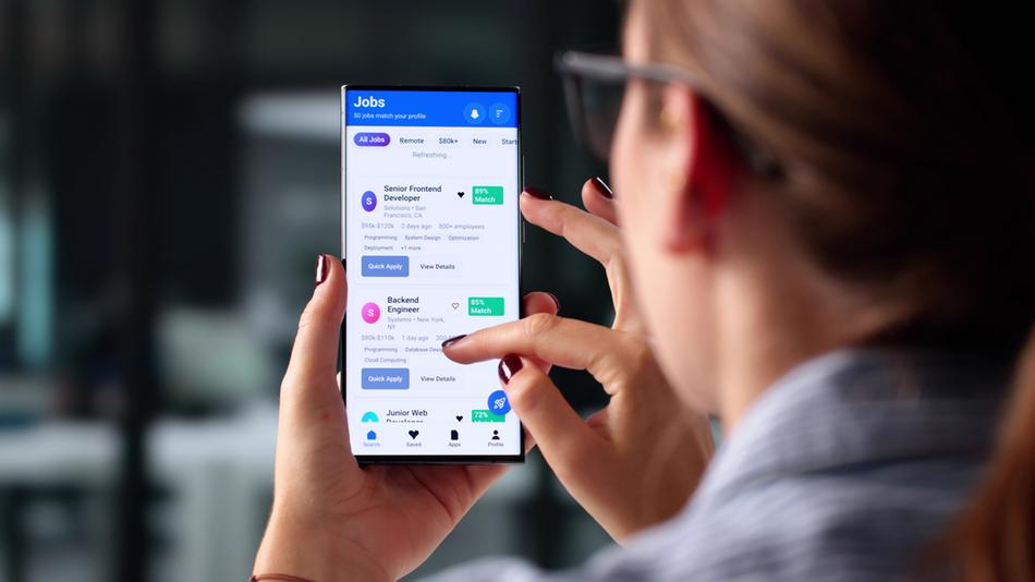 Betrüger kapern Facebook- und Google-Konten mit gefälschten Job-Interviews