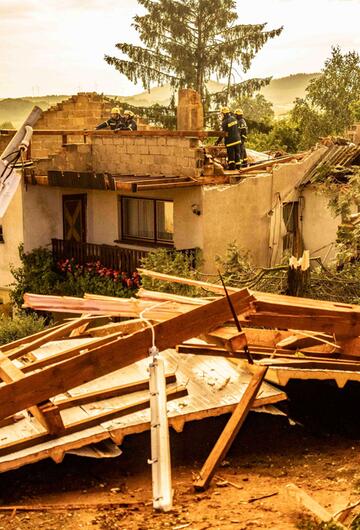 Zerstörte Häuser nach einem Unwetter in Asweiler.