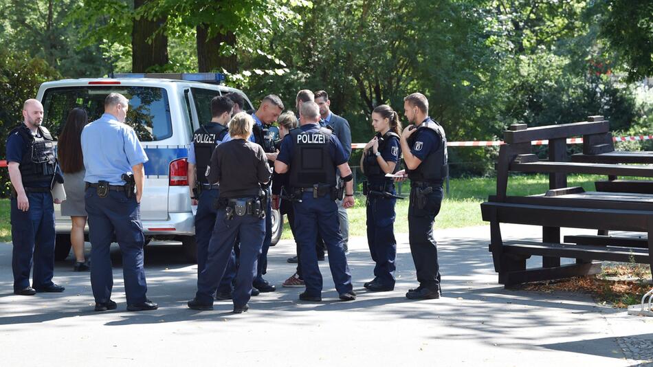 Police: Cyclist alleged to have shot man in Berlin-Moabit