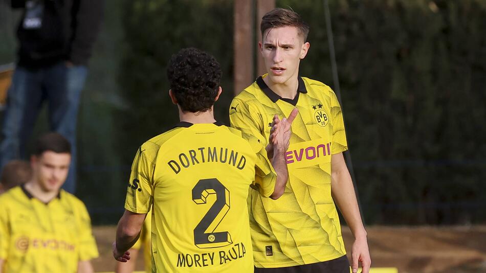 Mateu Morey und Nico Schlotterbeck im Trainingslager in Marbella.