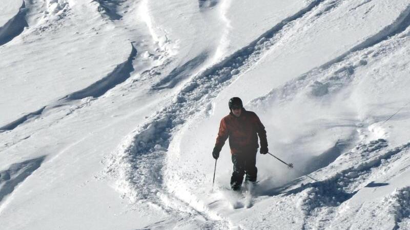 Skifahren im Tiefschnee