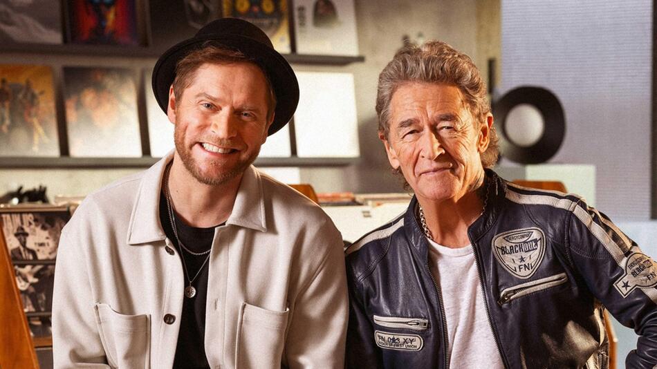 Peter Maffay (r.) schaut in der neuen Staffel von "Sing meinen Song" bei Johannes Oerding vorbei.