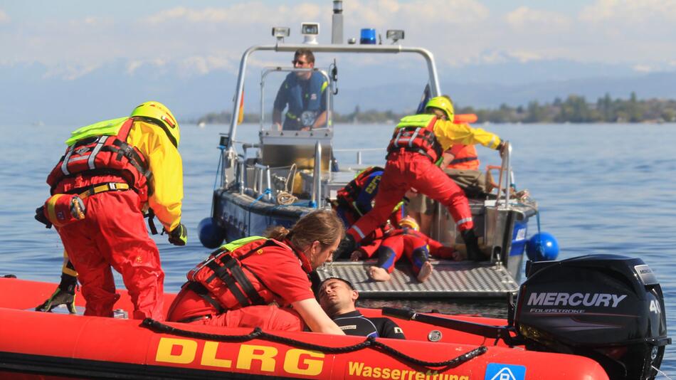 Übung für Hilfseinsätze auf dem Bodensee