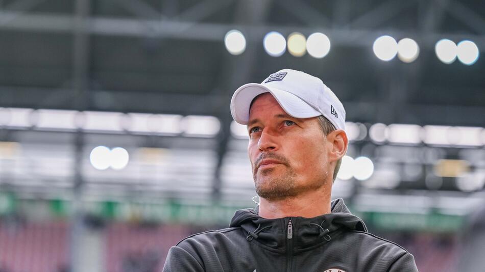 Trainer Alexander Blessin vom FC St. Pauli