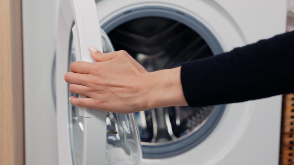 Mindestens 1h: Darum sollten Sie die Tür ihrer Waschmaschine nach dem waschen offen lassen