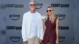 Eric Dane und Janell Shirtcliff händchenhaltend auf dem roten Teppich.