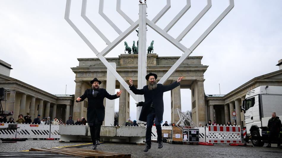 Chanukka-Leuchter auf dem Pariser Platz - Einweihung