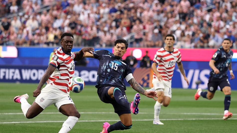 Eigentor! Die USA gehen in ihrem ersten Spiel in Führung