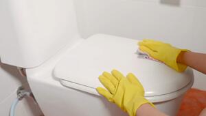 Dieses Drogerieprodukt hilft gegen Verfärbungen am WC-Sitz