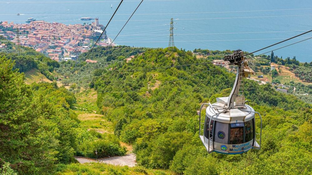 Mit der Seilbahn geht es bequem auf den Monte Baldo.