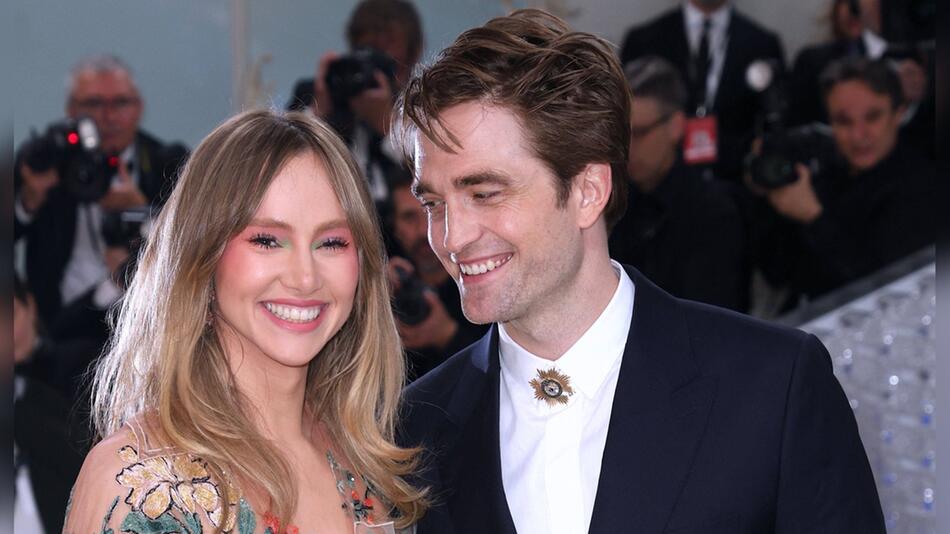 Suki Waterhouse und Robert Pattinson sind zum ersten Mal Eltern geworden.