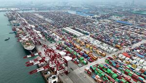 Container-Terminal im Hafen von Qingdao