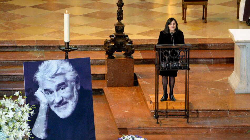 Familie und Freunde nehmen Abschied von Mario Adorf
