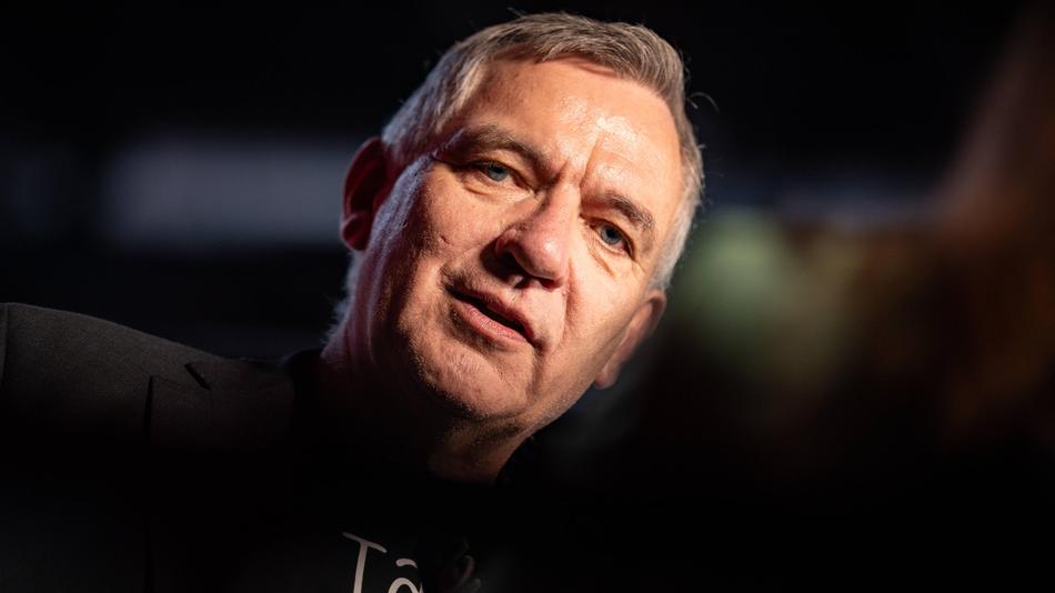 Jan van Aken: "Der 7. Oktober sitzt den Menschen bis heute tief in den Knochen"