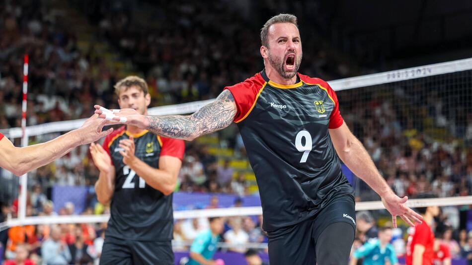 Jubel bei Deutschlands Volleyballern: Der erste Sieg bei Olympia ist in der Tasche