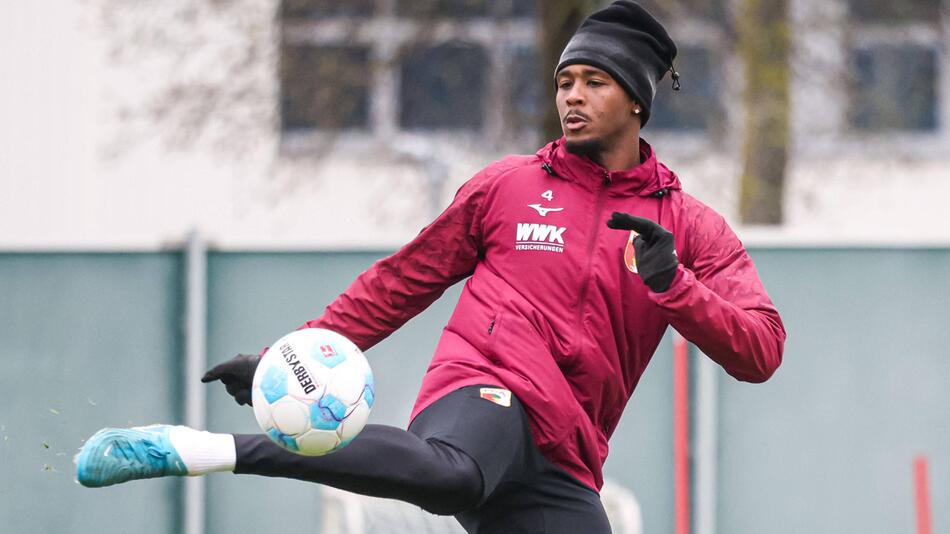 Reece Oxford vor einigen Tagen im Training des FC Augsburg