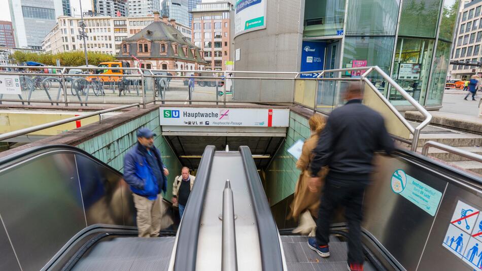 Rolltreppe zur B-Ebene des ÖPNV-Bahnhofs "Hauptwache"