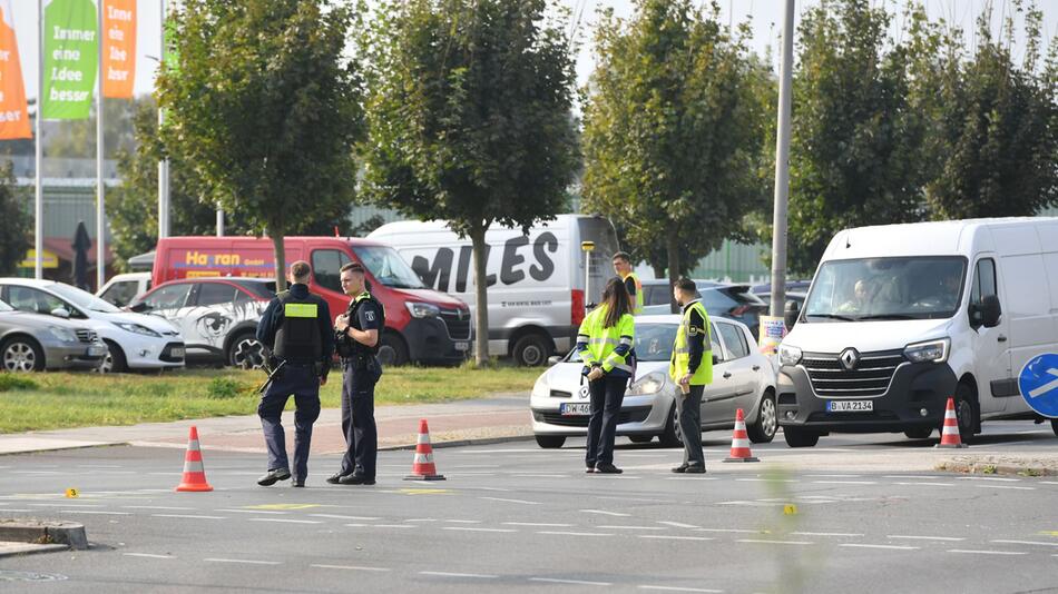 Unfall zwischen Rettungswagen und Bus