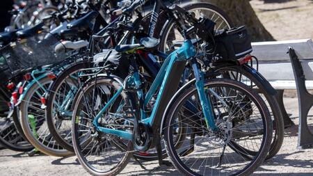 Betrunkener E-Bike-Fahrer verletzt sich schwer