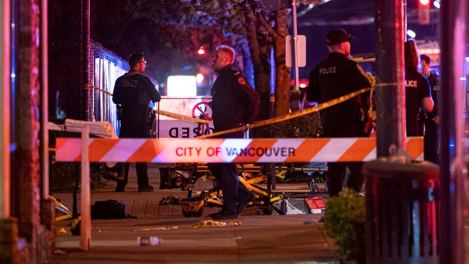 Auto fährt in Menge - mehrere Tote in Kanada