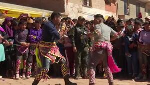 Quechua-Ritual in Bolivien: Schläge unter Nachbarn