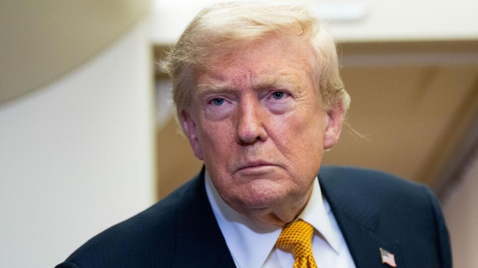 Trump widerspricht Iran: Verwirrung um Straße von Hormus