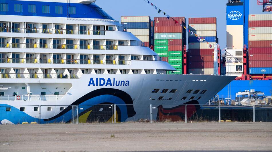 Kreuzfahrtschiff in Hamburg