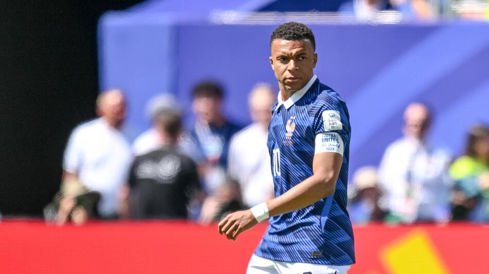 Frankreich-Trainer nimmt sich Mbappé zur Brust