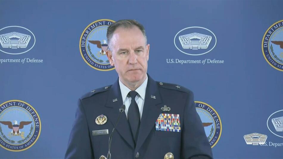 Pat Ryder kritisiert als Sprecher des US-Pentagons am 14. März 2023 russische Piloten
