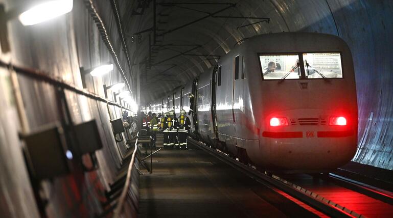 Großübung mit ICE im Tunnel