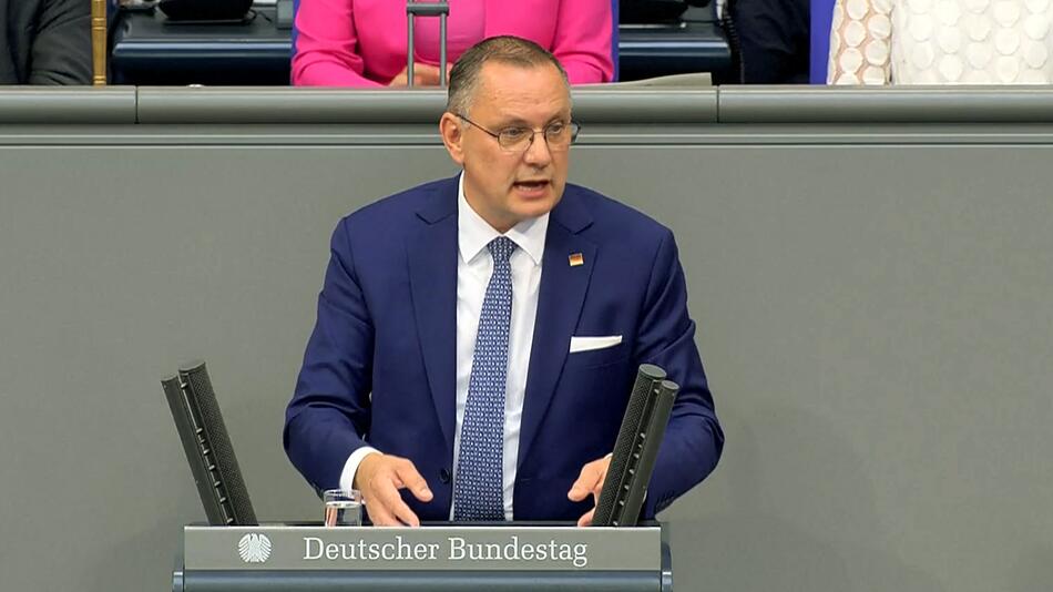 AfD-Chef Chrupalla fragt Merz: "Wo leben Sie eigentlich?"