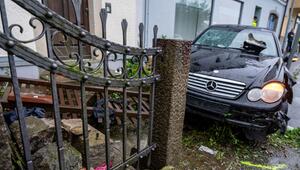 Mann fährt in Passau mit Auto in Menschengruppe