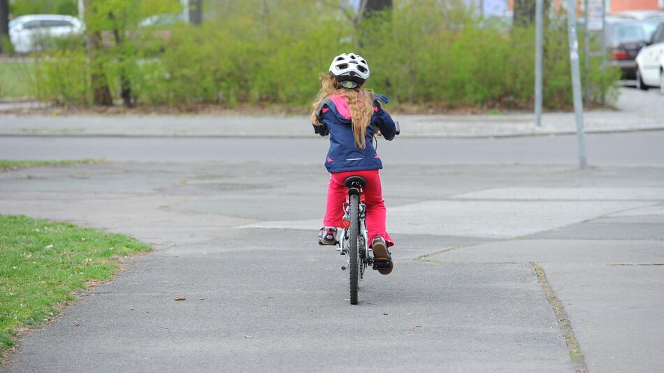 Kind beim Fahrradfahren