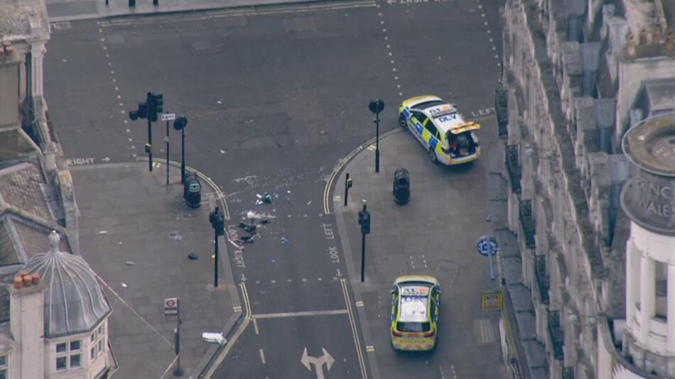 In London werden zwei Polizisten am Leicester Square bei einer Messerattacke verletzt.