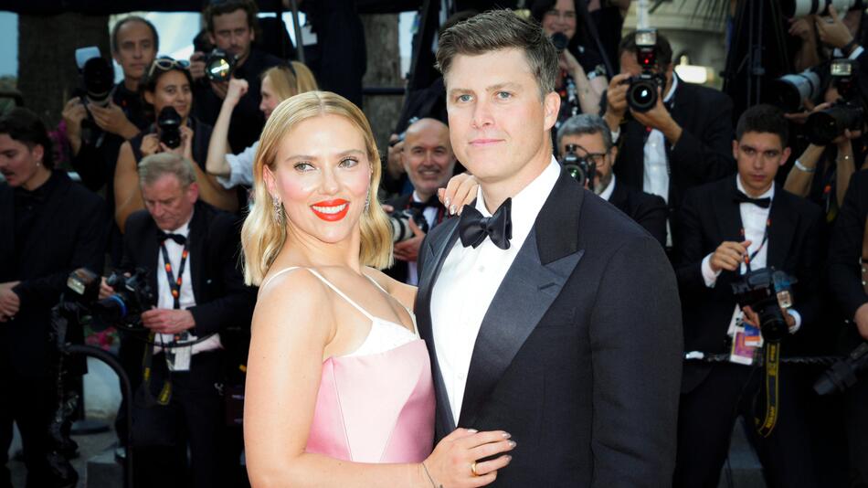 Colin Jost und Scarlett Johansson