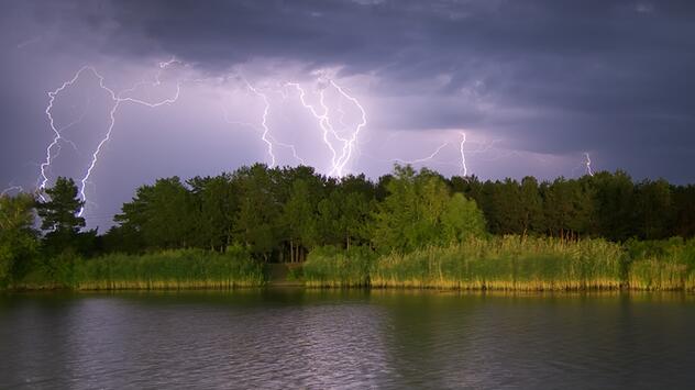 Sommergewitter am See