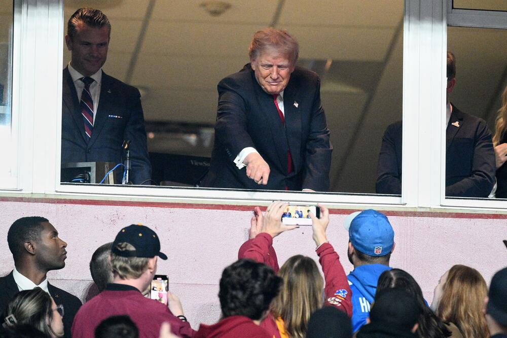 Nach Touchdown: Deutscher NFL-Star wegen Trump-Jubel geschlagen? | GMX