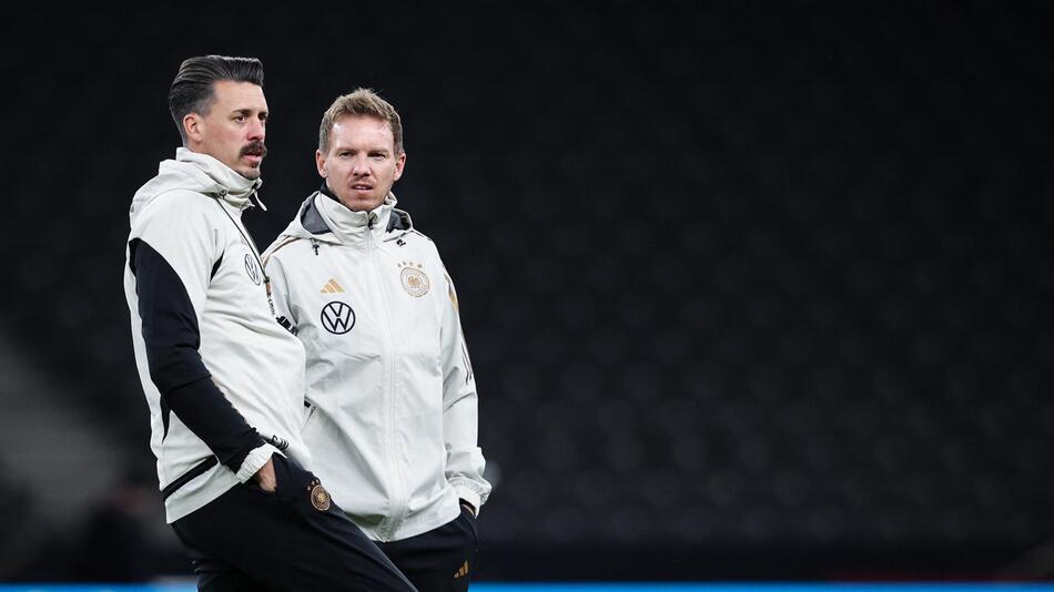 Sandro Wagner und Julian Nagelsmann während des Trainings in Berlin vor dem Spiel gegen die Türkei